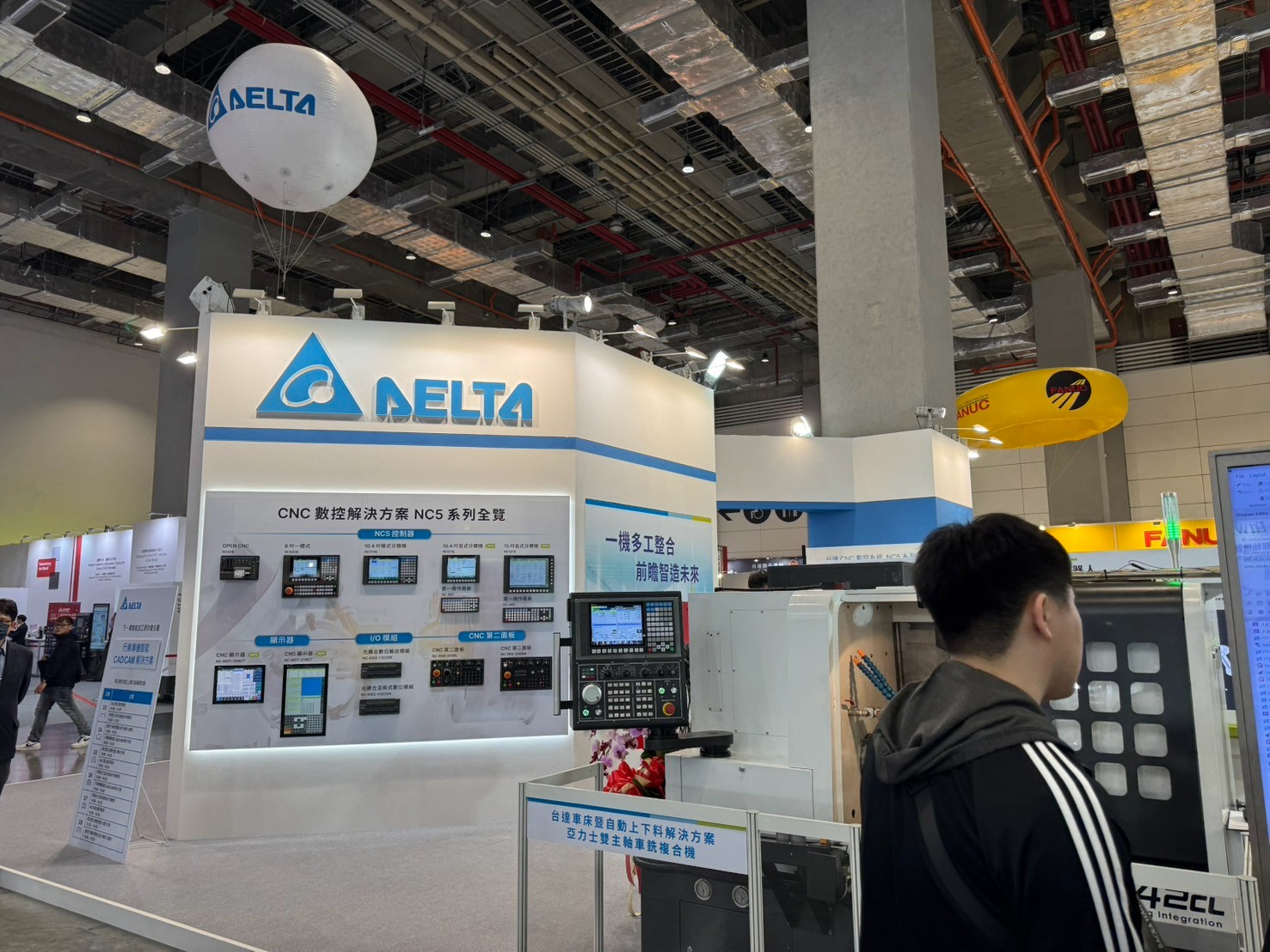台 達 電 展 示 多 方 位 智 慧 精 密 機 械 加 工 方 案 