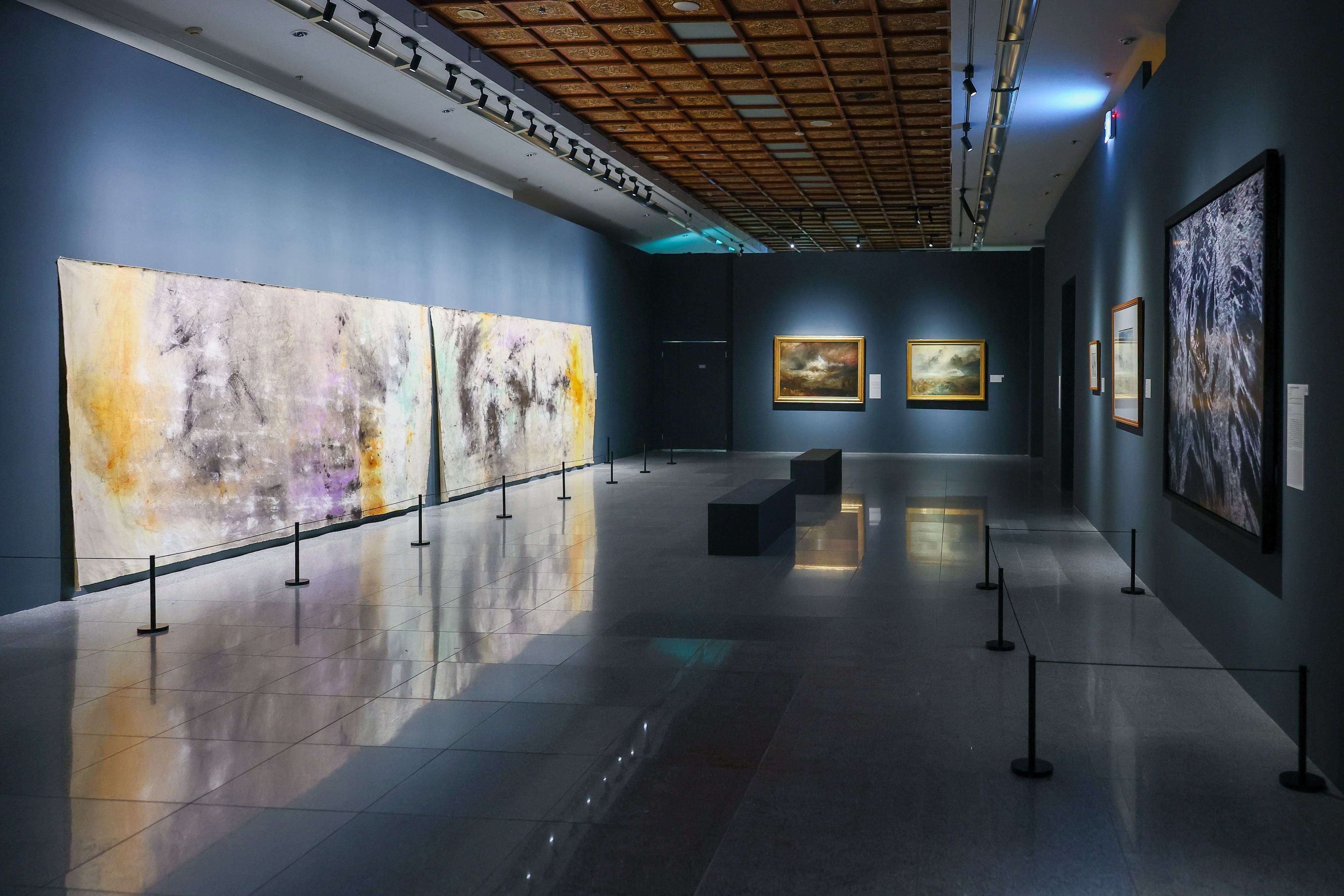 展 區 「 海 上 風 暴 」 。 圖 ： 「 威 廉 ． 透 納 特 展 ： 崇 高 的 迴 響 」 提 供 
