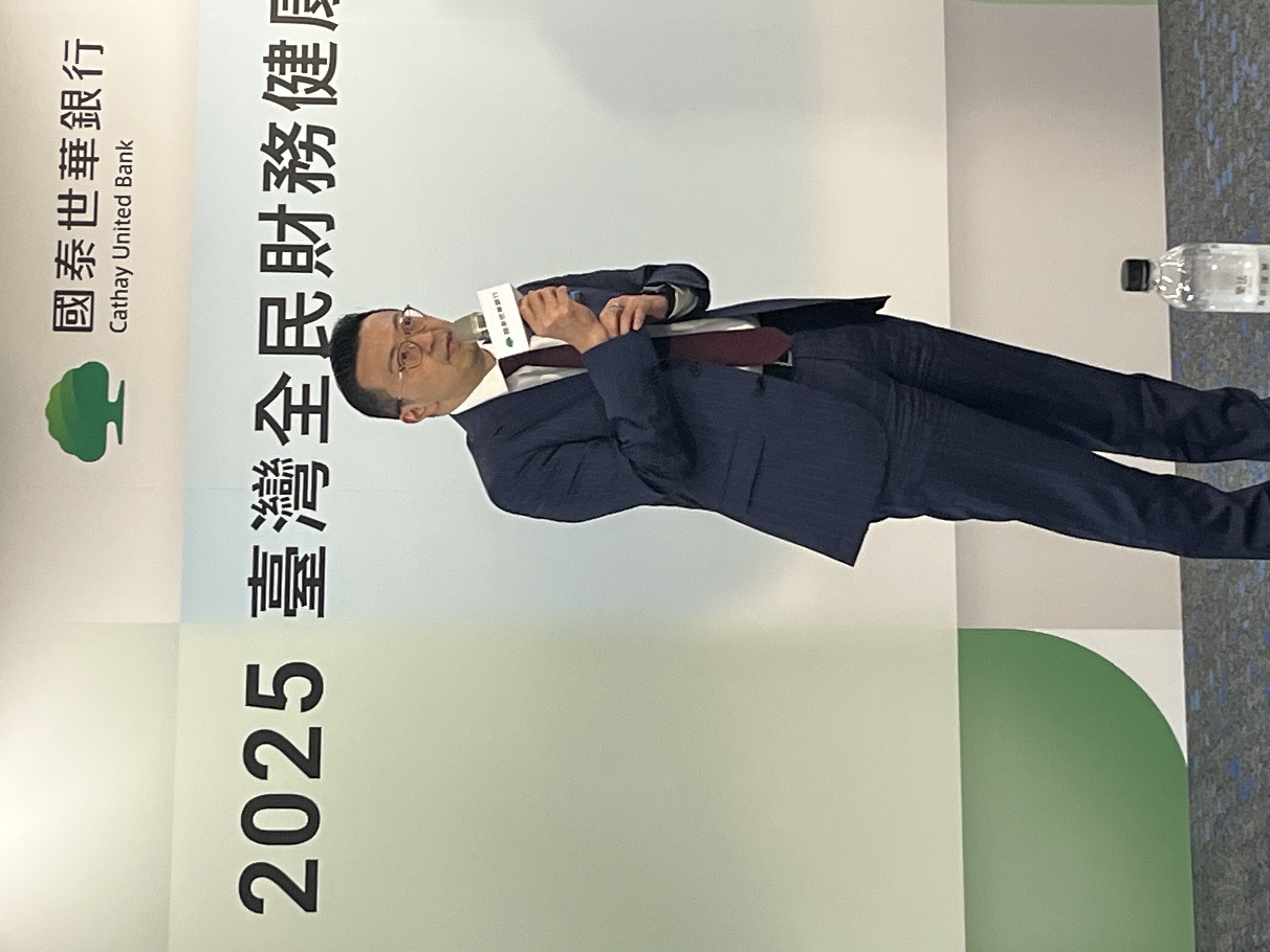 國 泰 世 華 銀 行 副 總 經 理 李 鼎 倫 強 調 ， 財 務 健 康 分 數 越 高 ， 面 對 整 體 經 濟 變 化 的 財 務 應 變 能 力 越 強 ！ 圖 / 張 錫 銘 攝 