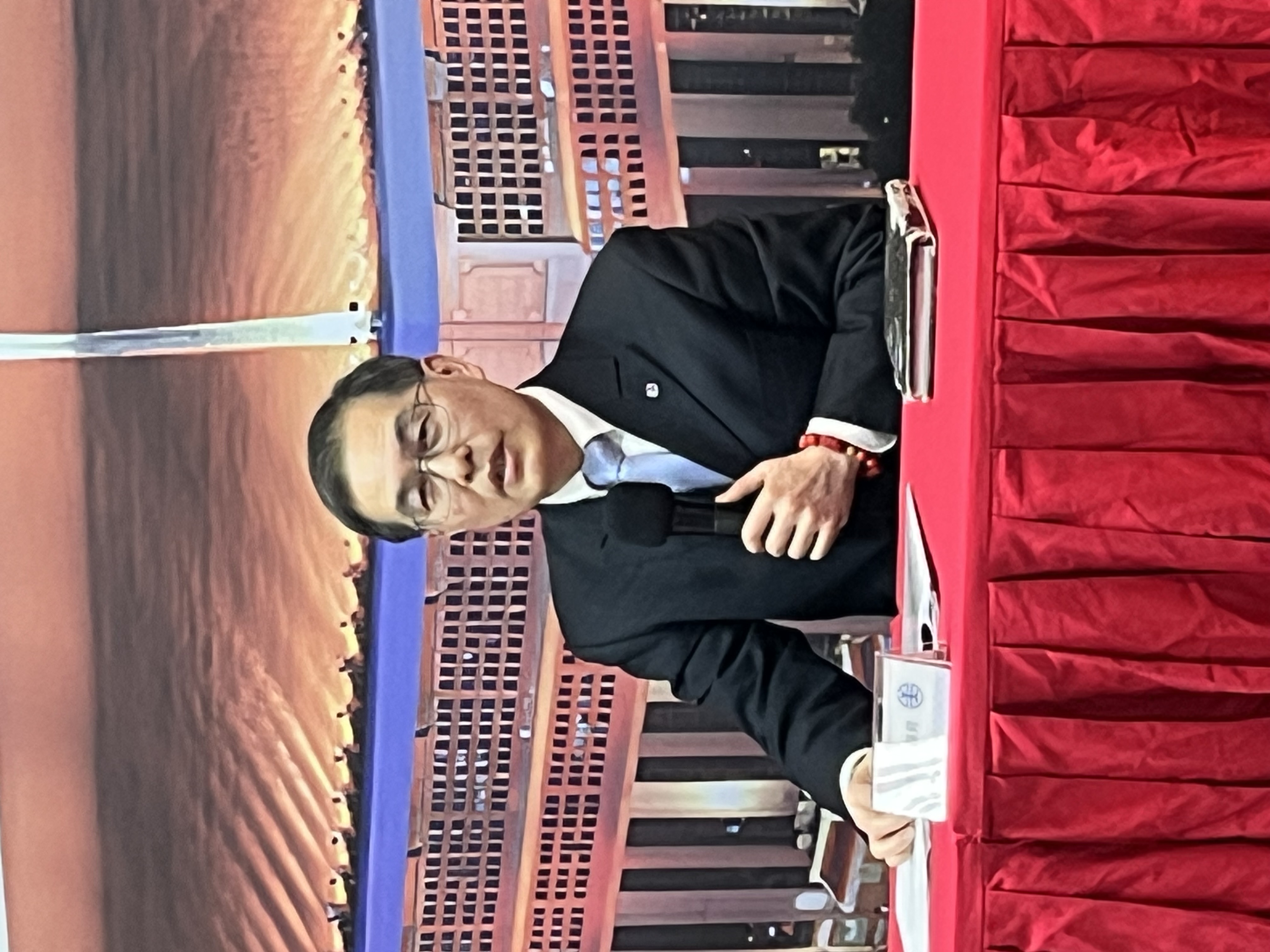 台 鐵 總 經 理 馮 輝 昇 主 持 「 台 北 車 站 商 場 R O T 案 的 招 標 記 者 會 」 圖 / 張 育 銘 攝 
