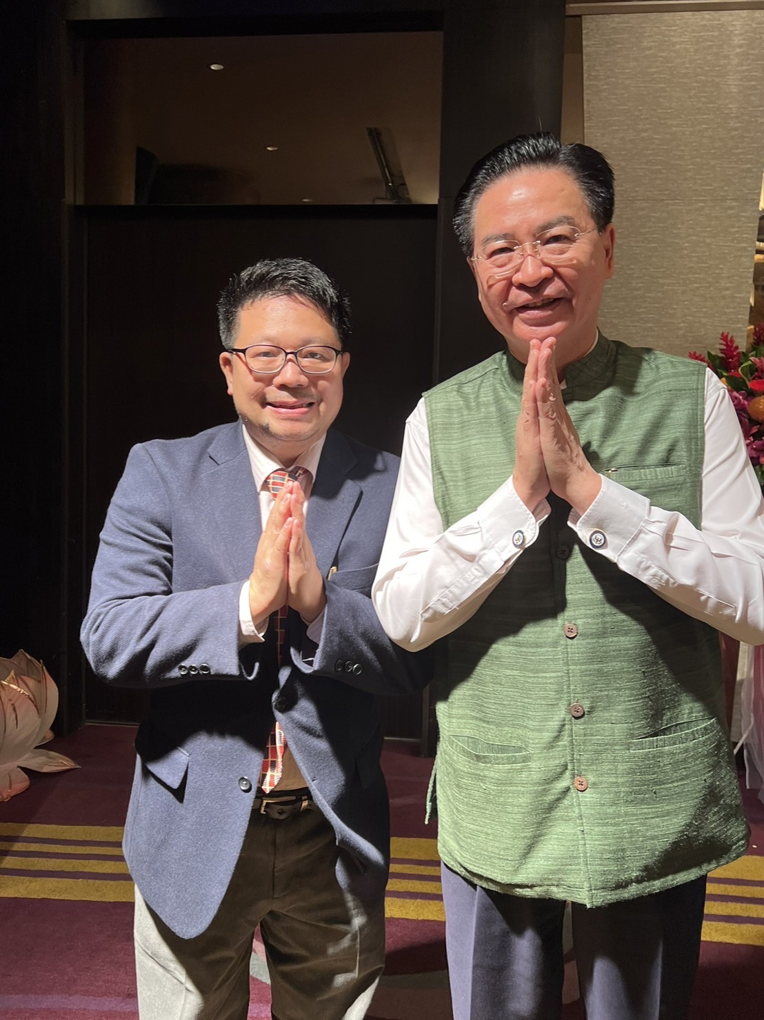 「 印 度 排 燈 節 」 在 台 灣 已 邁 入 第 四 屆 ， 感 謝 外 交 部 的 支 持 。 （ 圖 右 為 吳 釗 燮 外 交 部 長 ） 