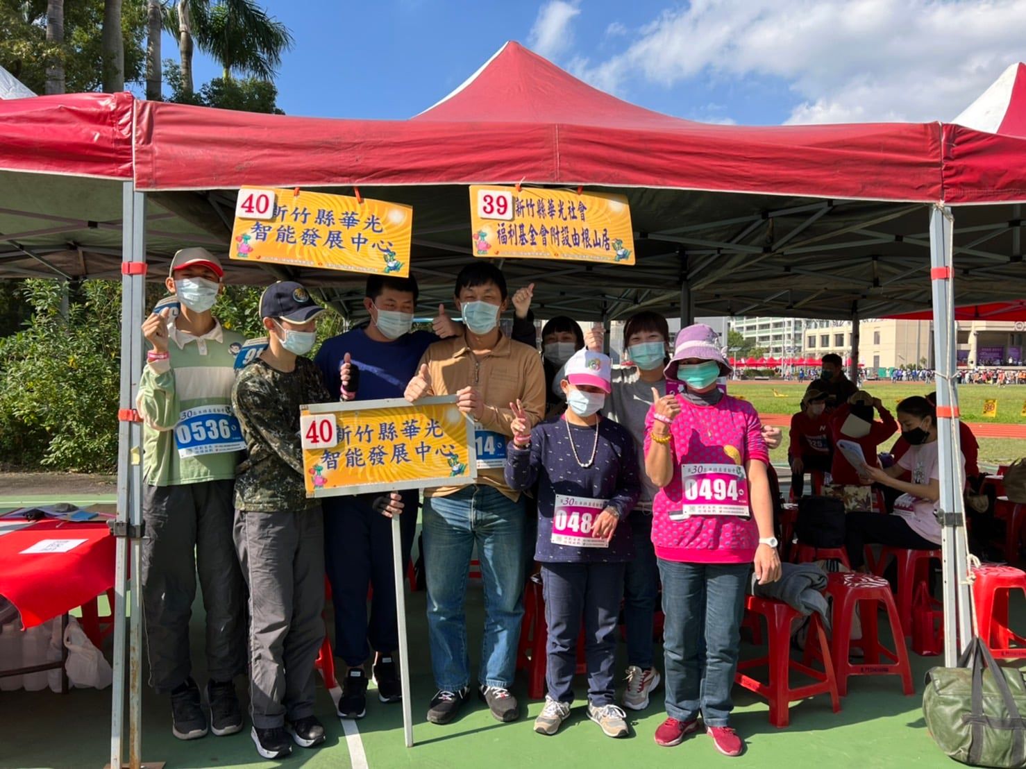 參 加 一 年 一 度 「 亞 特 盃 心 智 障 礙 運 動 會 」 。 